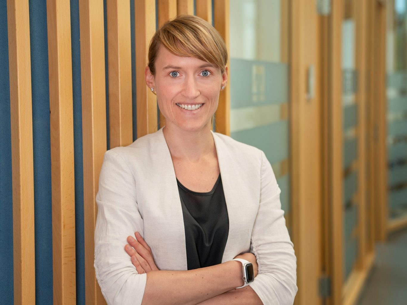 „Als Expertenteam entwickeln wir nach Ihren Wünschen und Zielen jeweils passgenaue Lösungen für Ihre aktuelle Lebens- und Unternehmensphase.“Janina Schneider, Beraterin für Heilberufe