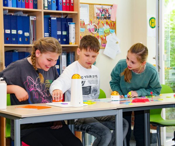 In der Grundschule Tornesch lernen die Kinder spielerisch das Programmieren.